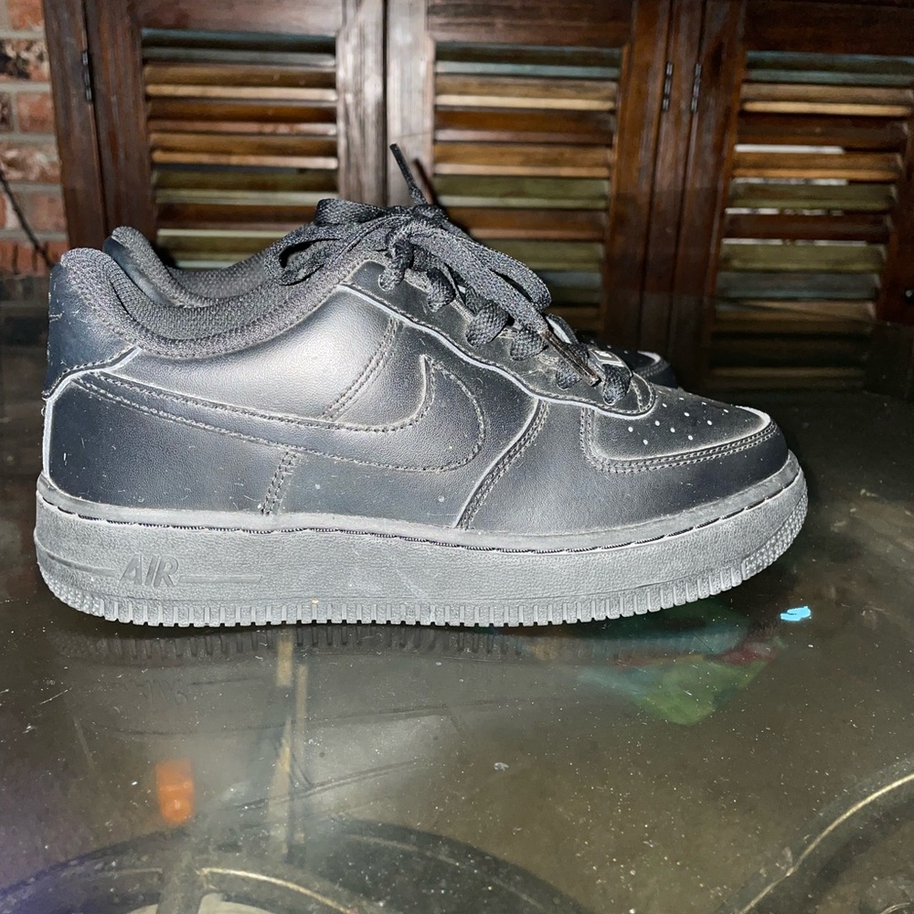 Nike Black Low-Top Sneakers